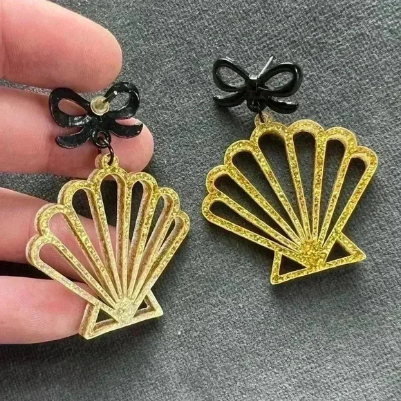 Mermaid Shell Earrings - Laser Cut Acrylic lightweight gold - Picture 2 of 5